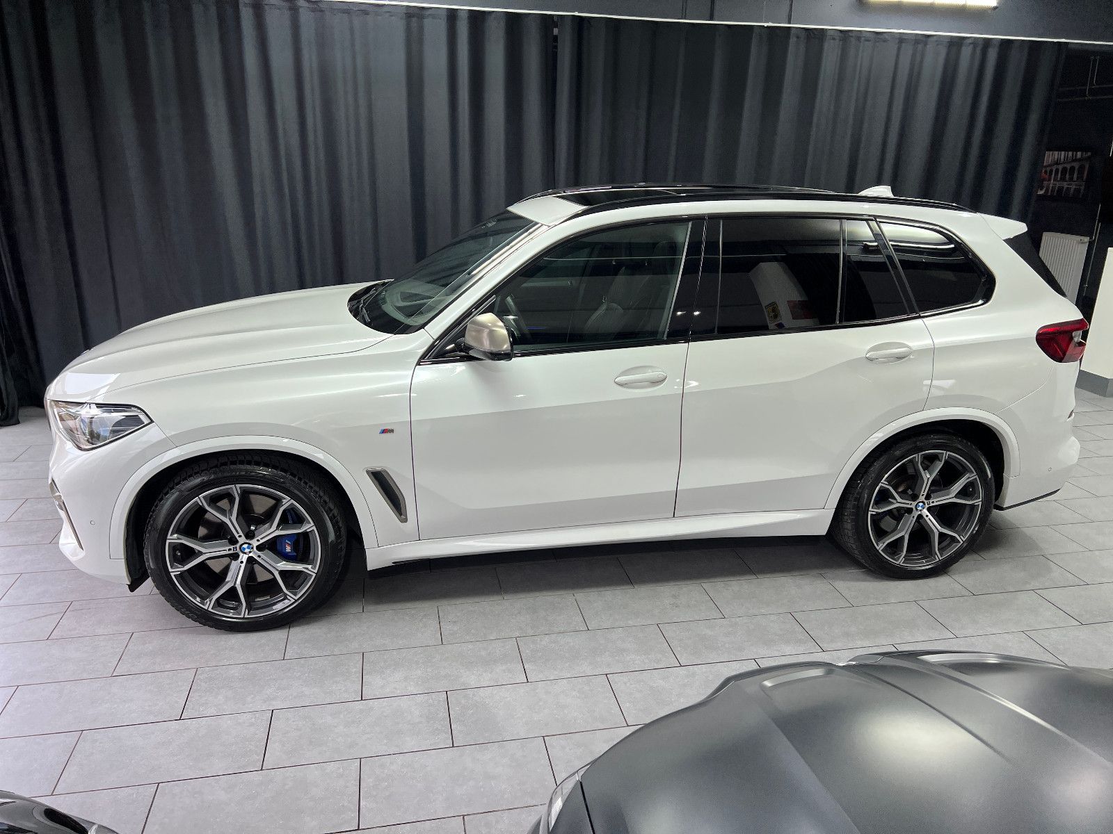 Fahrzeugabbildung BMW X5 M50d*LASER*SKY-LOUNGE*LUFT*7-SITZER*MASSAGE*