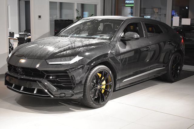 Lamborghini Urus LP650 *PANO*Carbon*HeUp*22**Mietkauf*