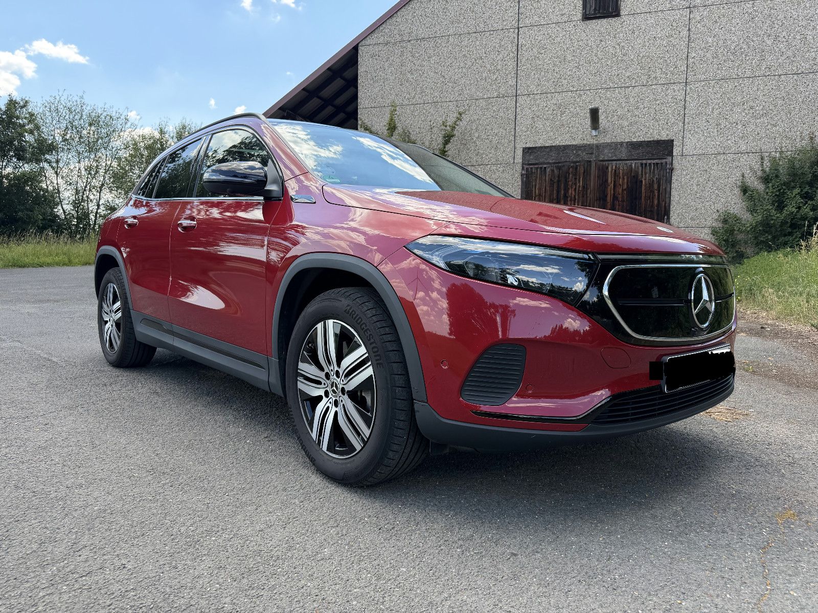 MERCEDES-BENZ EQA 250 Progressive AHK Night Paket