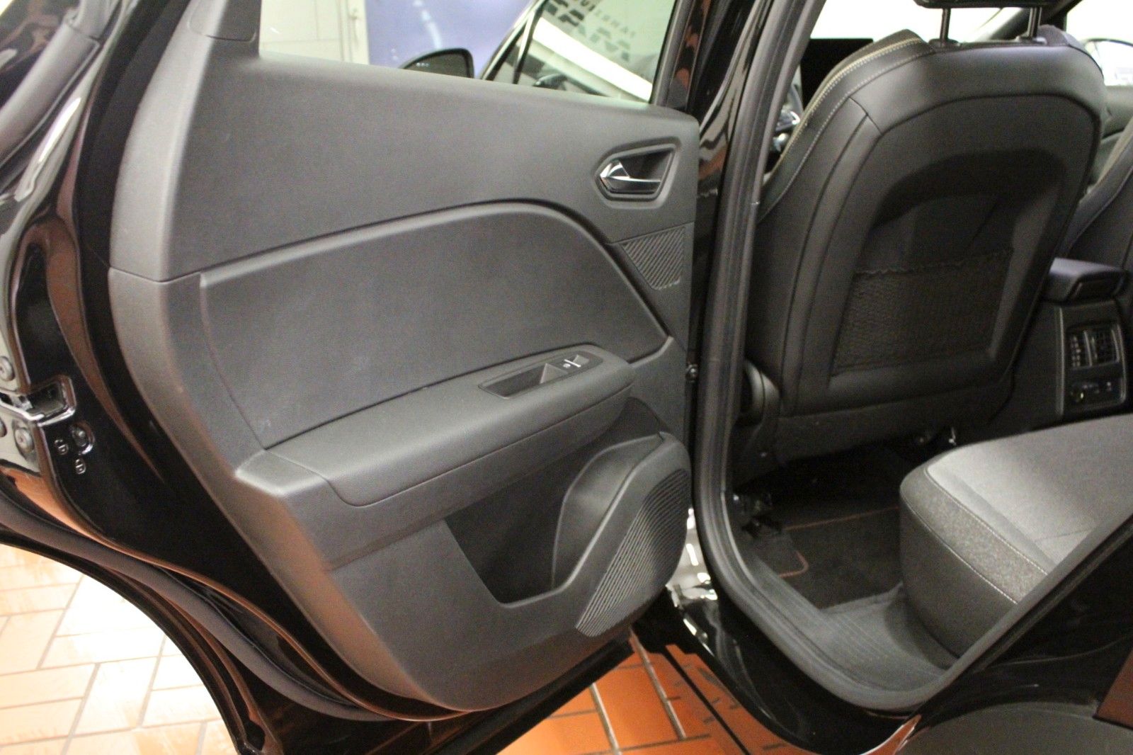 Fahrzeugabbildung Renault Captur Mild Hybrid 160 EDC Techno *Ganzjahresrei