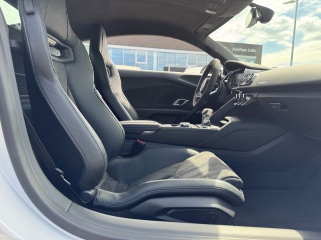 Fahrzeugabbildung Audi R8 5.2 FSI Performance Carbon Sportpaket Navi Le