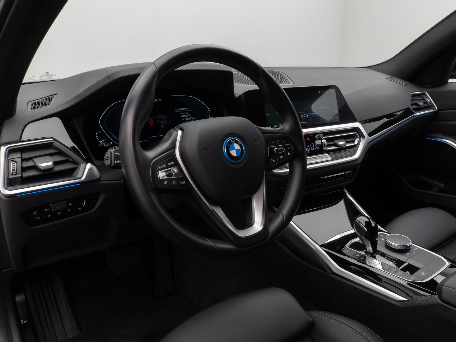 Fahrzeugabbildung BMW 330e xD SportLine Laser HUD DAB HiFi Komfort PDC