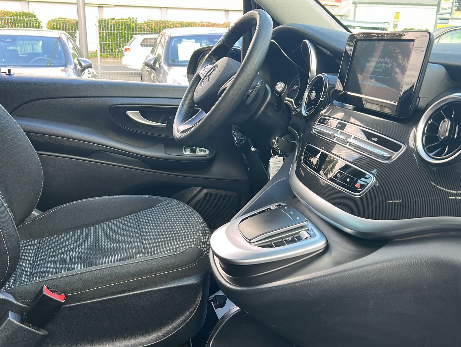 Fahrzeugabbildung Mercedes-Benz V 220 d RISE kompakt
