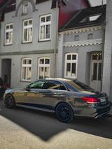 Mercedes-Benz E 500 4MATIC AVANTGARDE AVANTGARDE - mit Benzin-Antrieb: Grau, Vollleder, Luftfederung