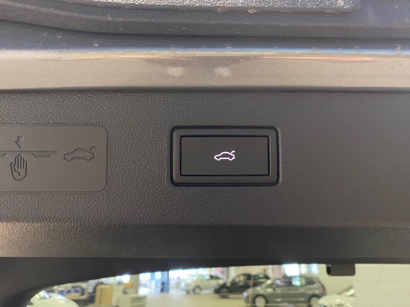 Fahrzeugabbildung Volkswagen T-Roc 1.5 eTSI R-Line NEUES MODELL AHK+ACC+KAMER