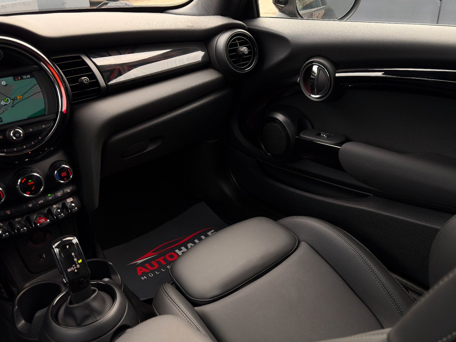 Fahrzeugabbildung MINI Cooper F56 Autom Chili Leder CarPlay Tempo. PDC