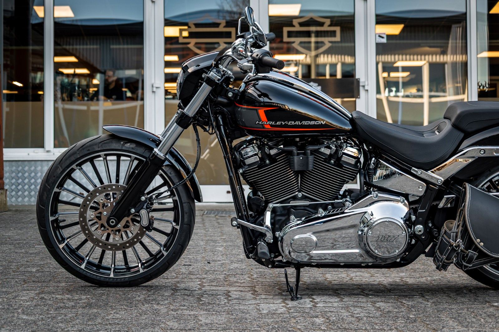 Fahrzeugabbildung Harley-Davidson FXBR Breakout 117 cui - Jekill & Hyde
