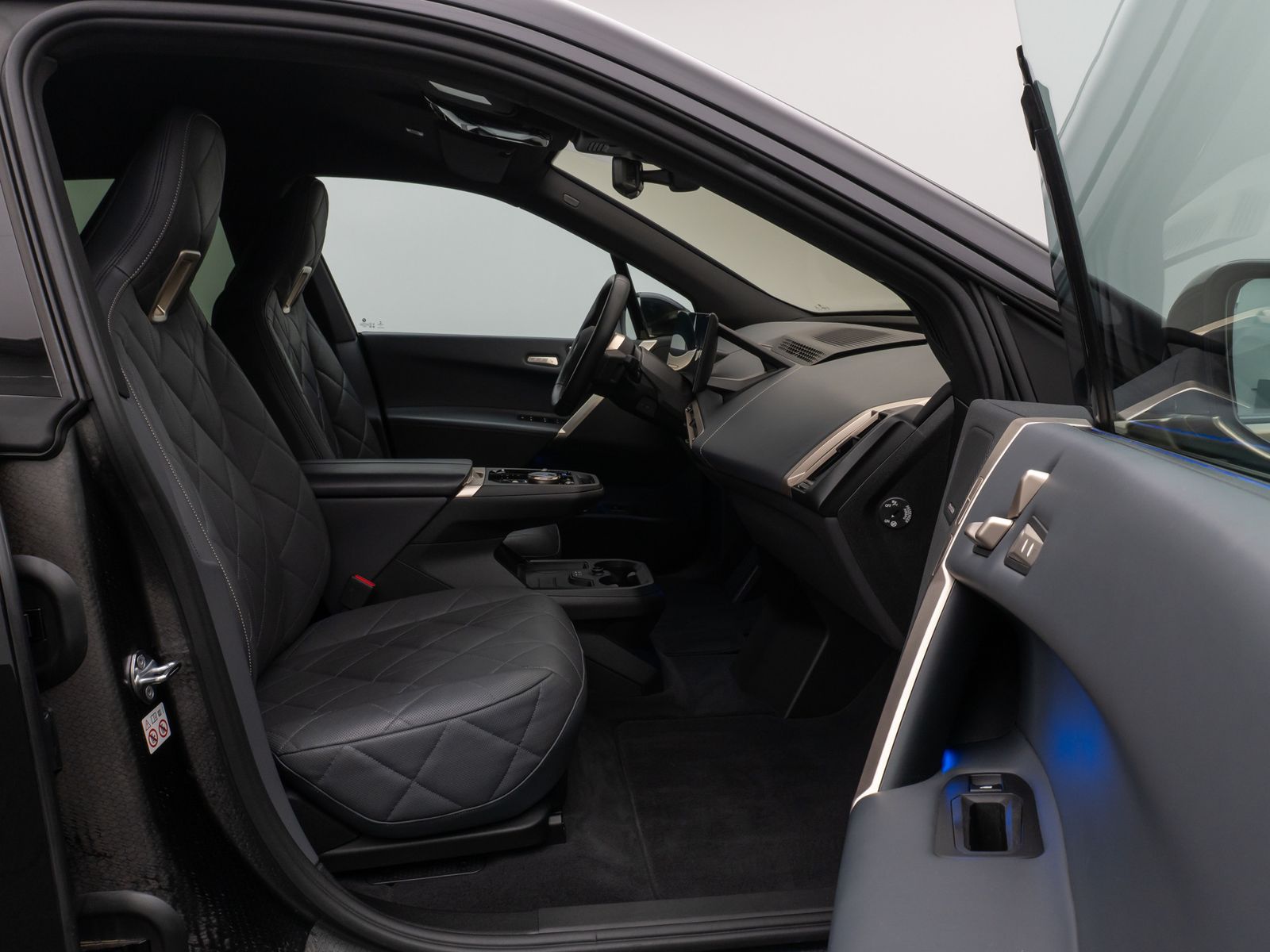 Fahrzeugabbildung BMW iX xD50 Sport 360°H/K DAB SoftCl AHK Komfort 21"