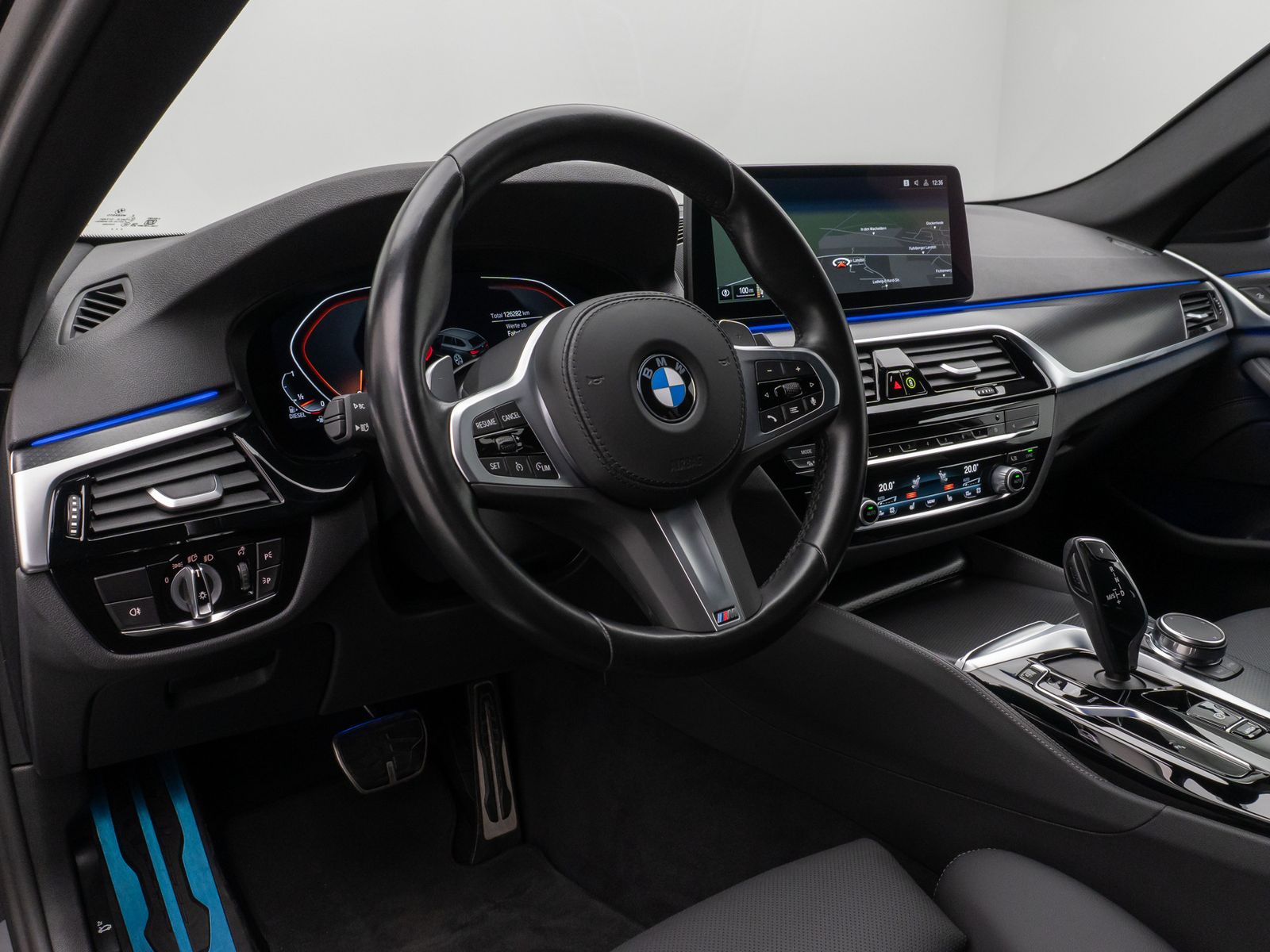 Fahrzeugabbildung BMW 520d xD M Sport Kamera HUD DAB 4xKlima Alarm AHK