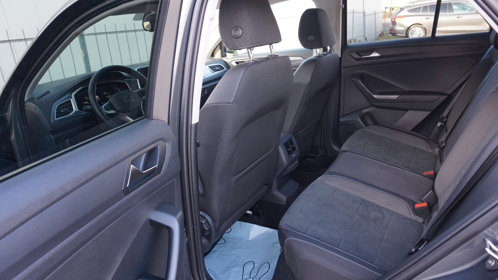 Fahrzeugabbildung Volkswagen T-Roc Style, Kamera, Navi, AHK, LED, IQ.Drive+WR