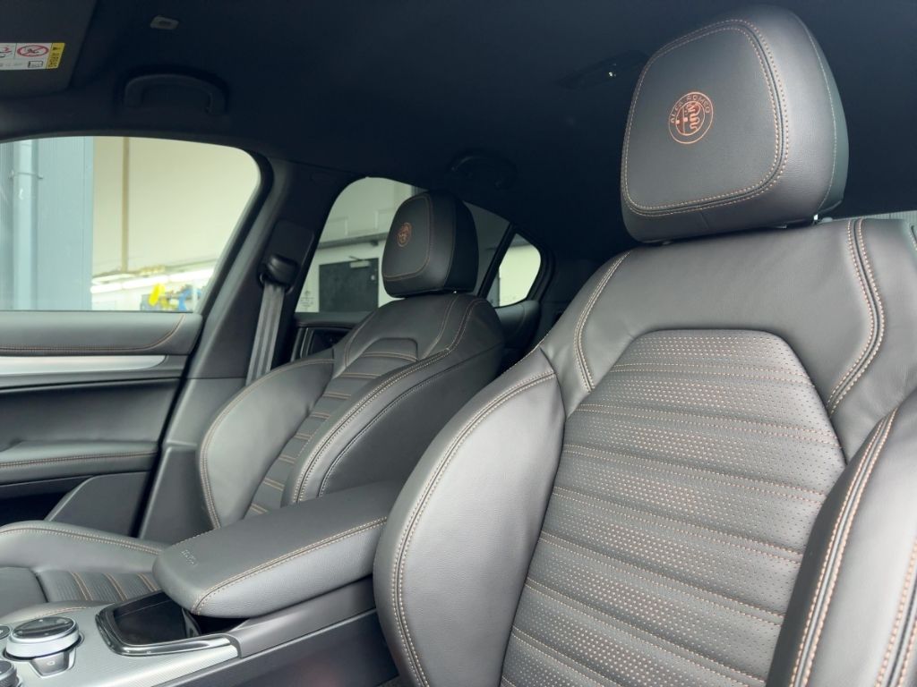 Fahrzeugabbildung Alfa Romeo Stelvio Intensa 2,2l Diesel AHK Winter RFK