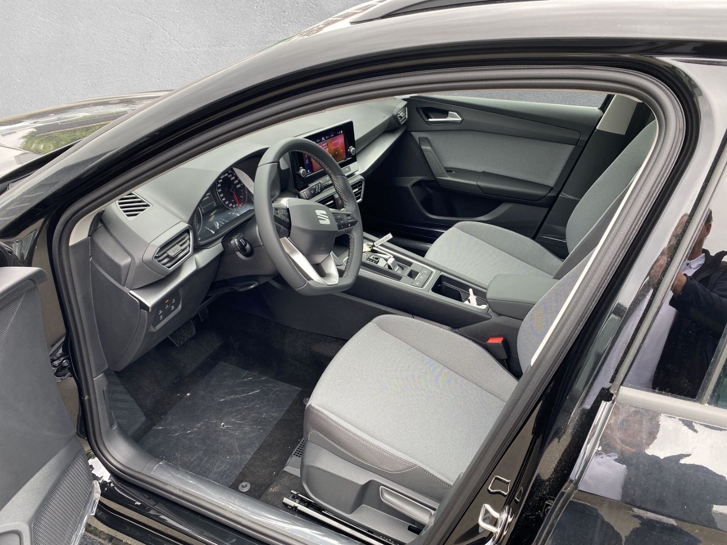 Fahrzeugabbildung SEAT Leon Sportstourer Style 1.5 eTSI EU6d