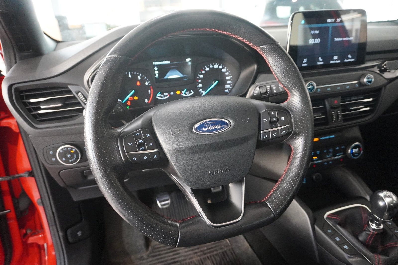 Fahrzeugabbildung Ford Focus 1,0 ST LINE SPORT NAVI/LED/KAMERA/PANO./SH