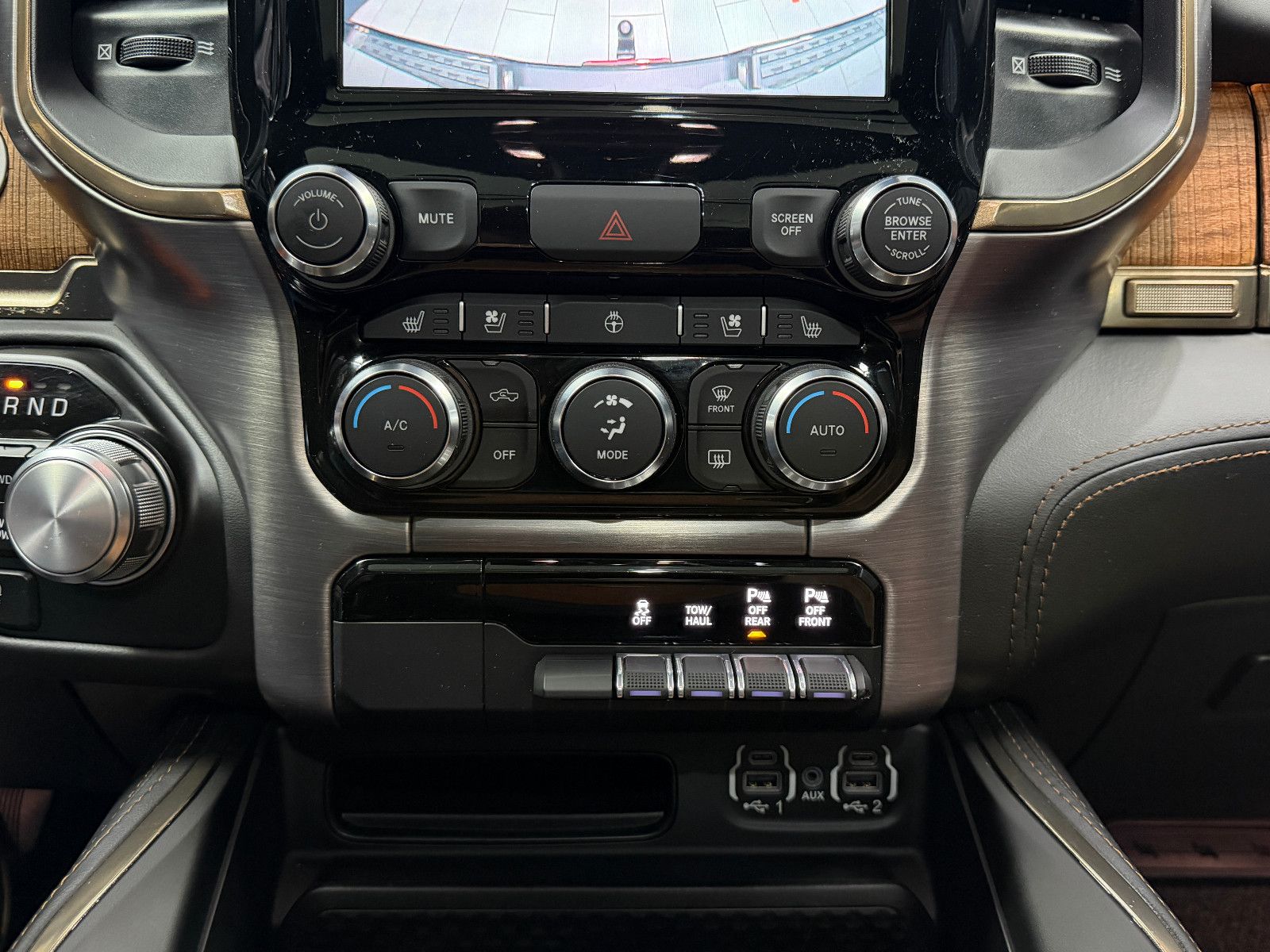 Fahrzeugabbildung Dodge RAM 1500 5.7 HEMI 4x4 Longhorn|AHK|NAVI|PANO