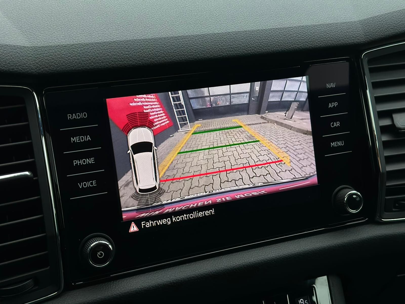 SKODA Kodiaq 2.0TDI SPORTLINE 4x4* LED#AHK#PANO#KEYLES - Image 21