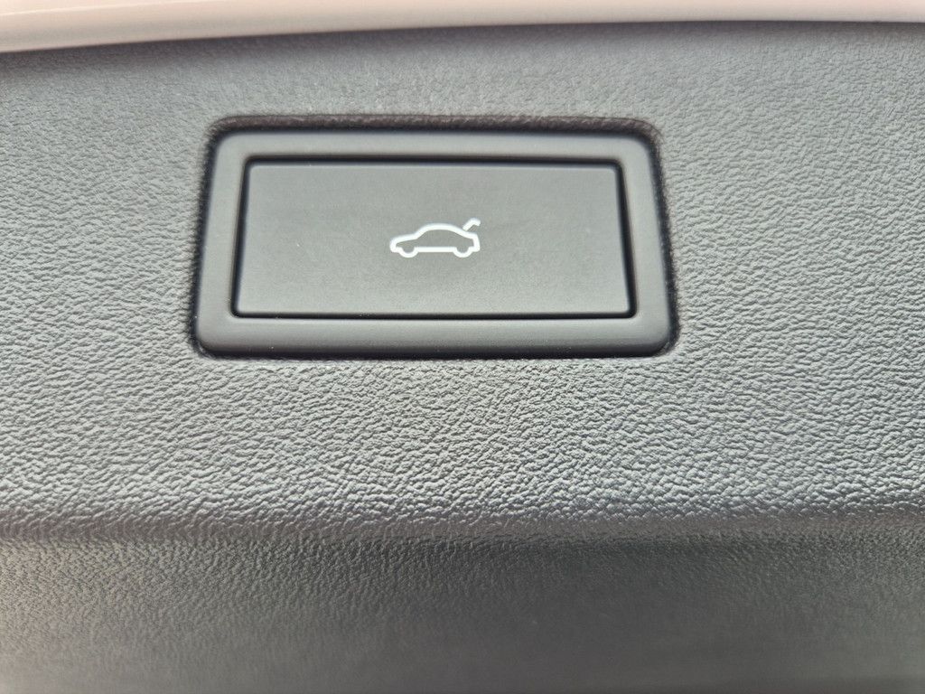 Tiguan 1.5 TSI eHybrid R-Line *DSG*AHK*PANO*BLAC