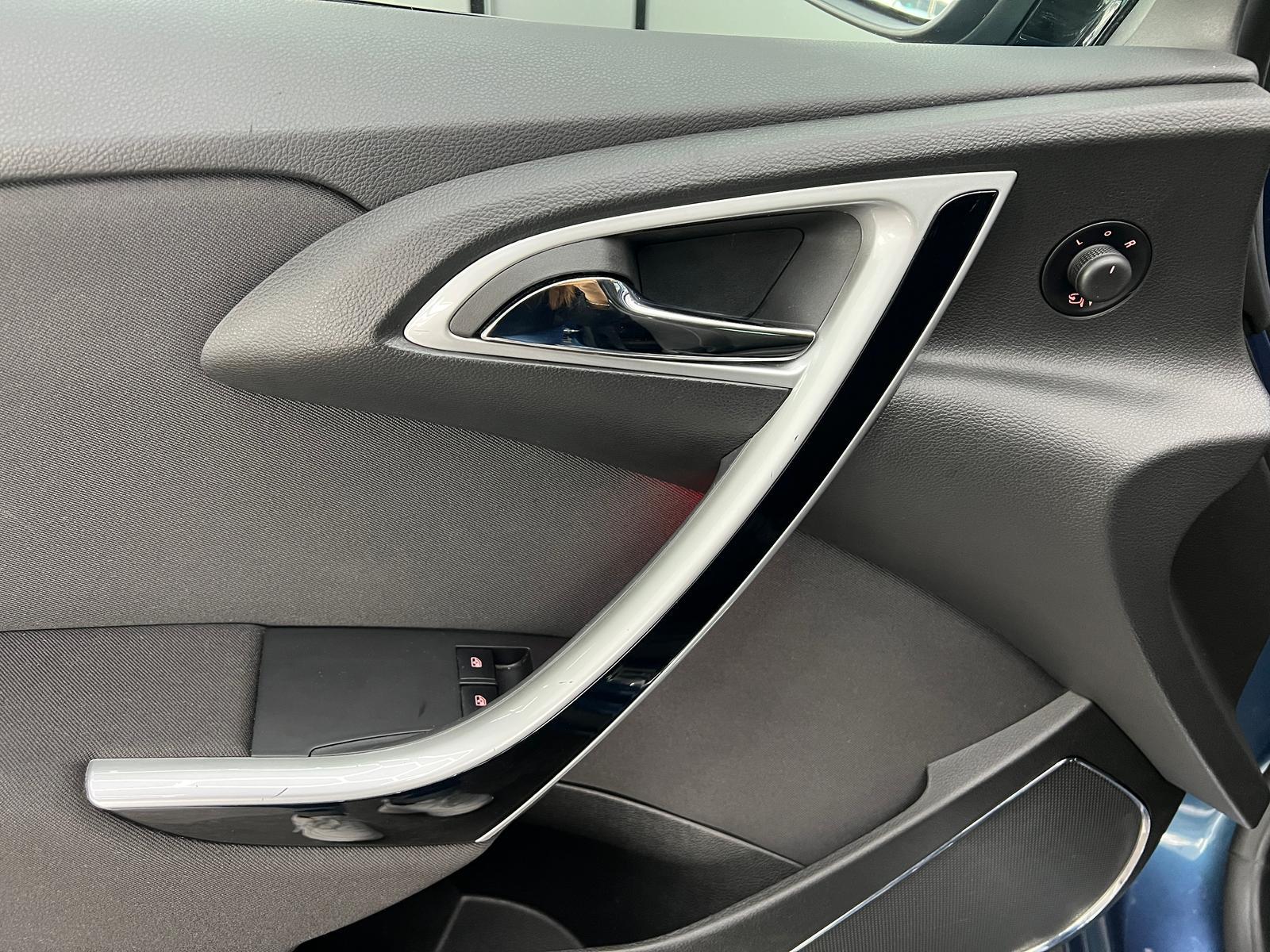 Opel Astra 1.6 GTC SIDI Turbo Innovation Metallic