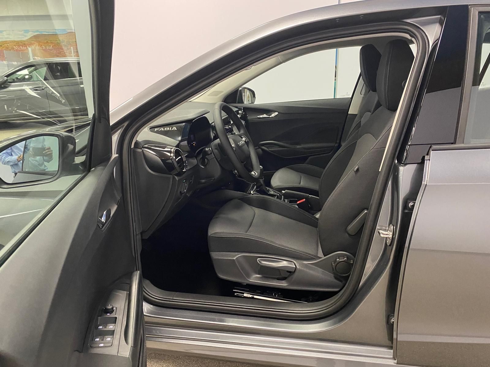 Fahrzeugabbildung SKODA Fabia Selection APP+KLIMA+RFK+PDC+SITZHEIZ+Andro