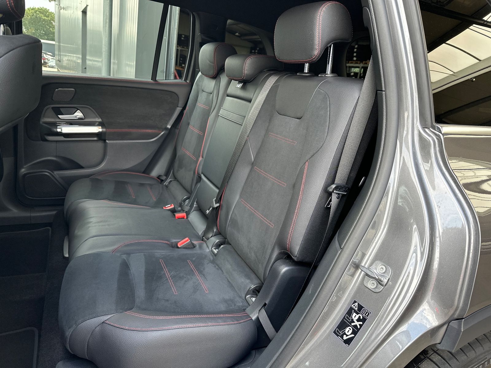 Fahrzeugabbildung Mercedes-Benz GLB 220d AMG Line NAV+AHK+360GRAD+SHZ+MEMORY