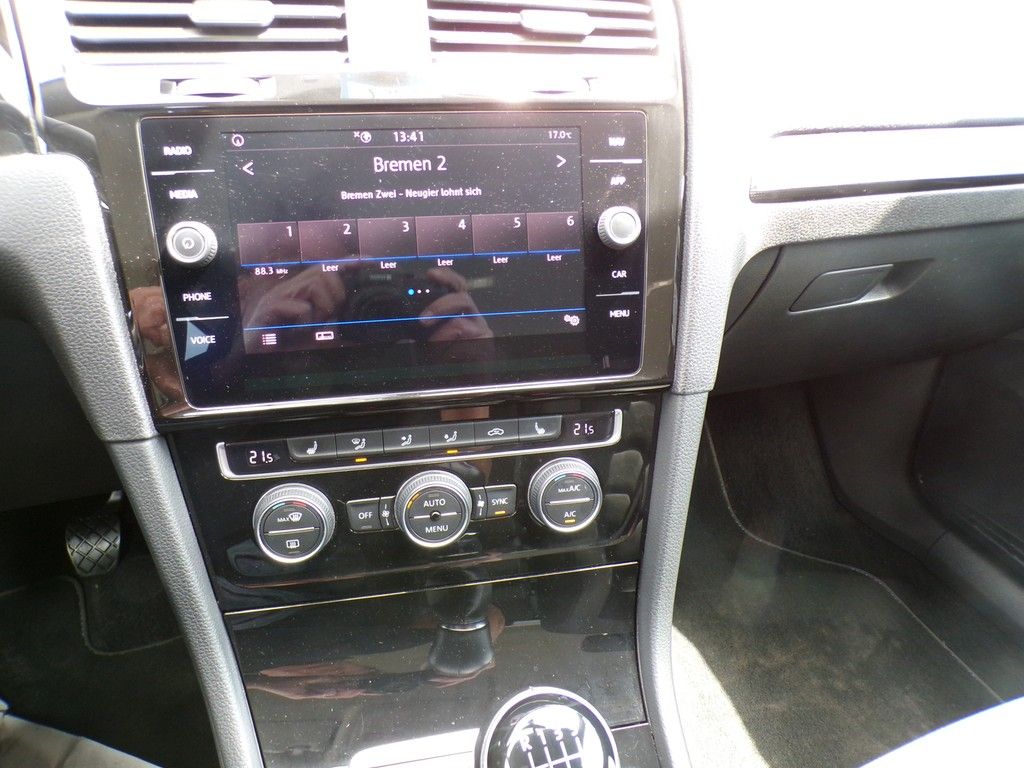 Fahrzeugabbildung Volkswagen Golf VII Variant 1.5 TSI Highline BlueMotion