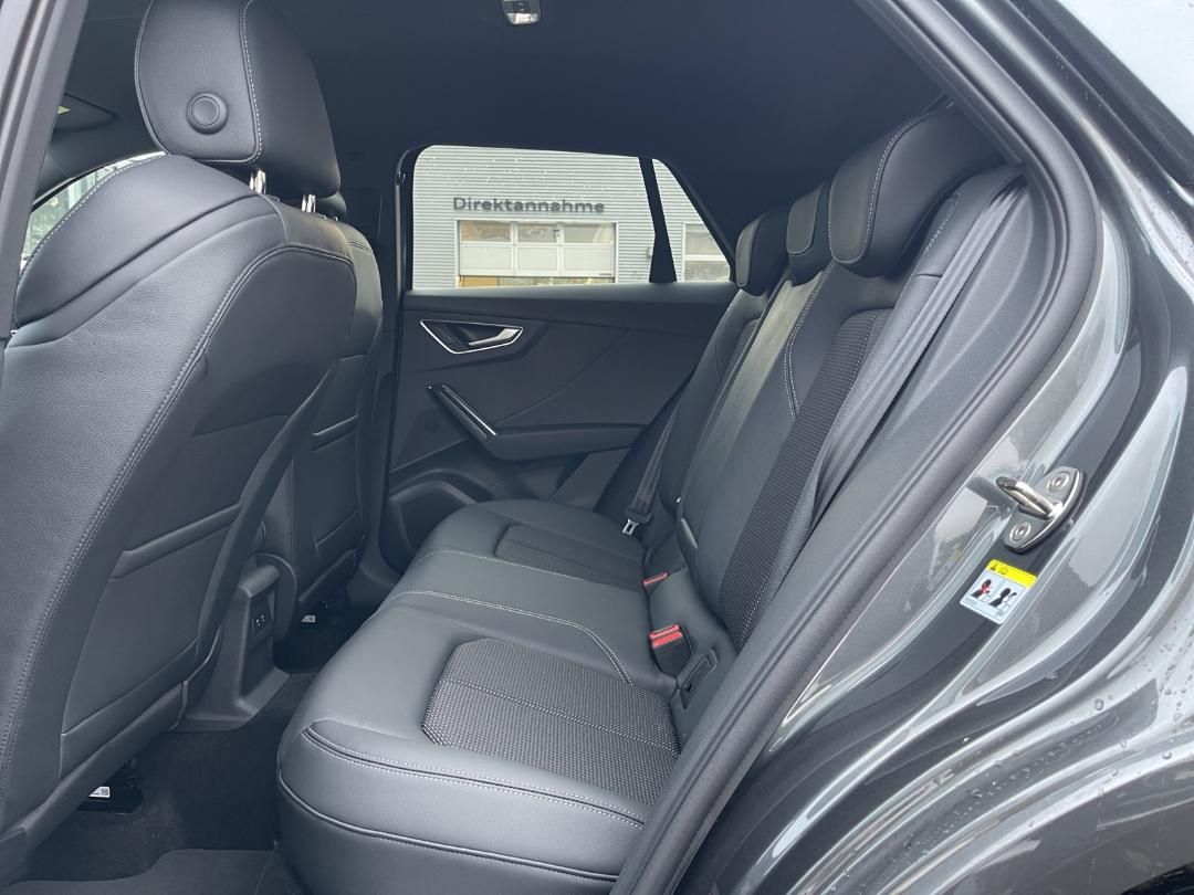 Fahrzeugabbildung Audi Q2 S line competition 35 TFSI S tronic, Parken &