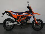 KTM 690 SMC R Modell 2024 - Neufahrzeug / - SUPER MOTO VON 501 BIS 750 CCM