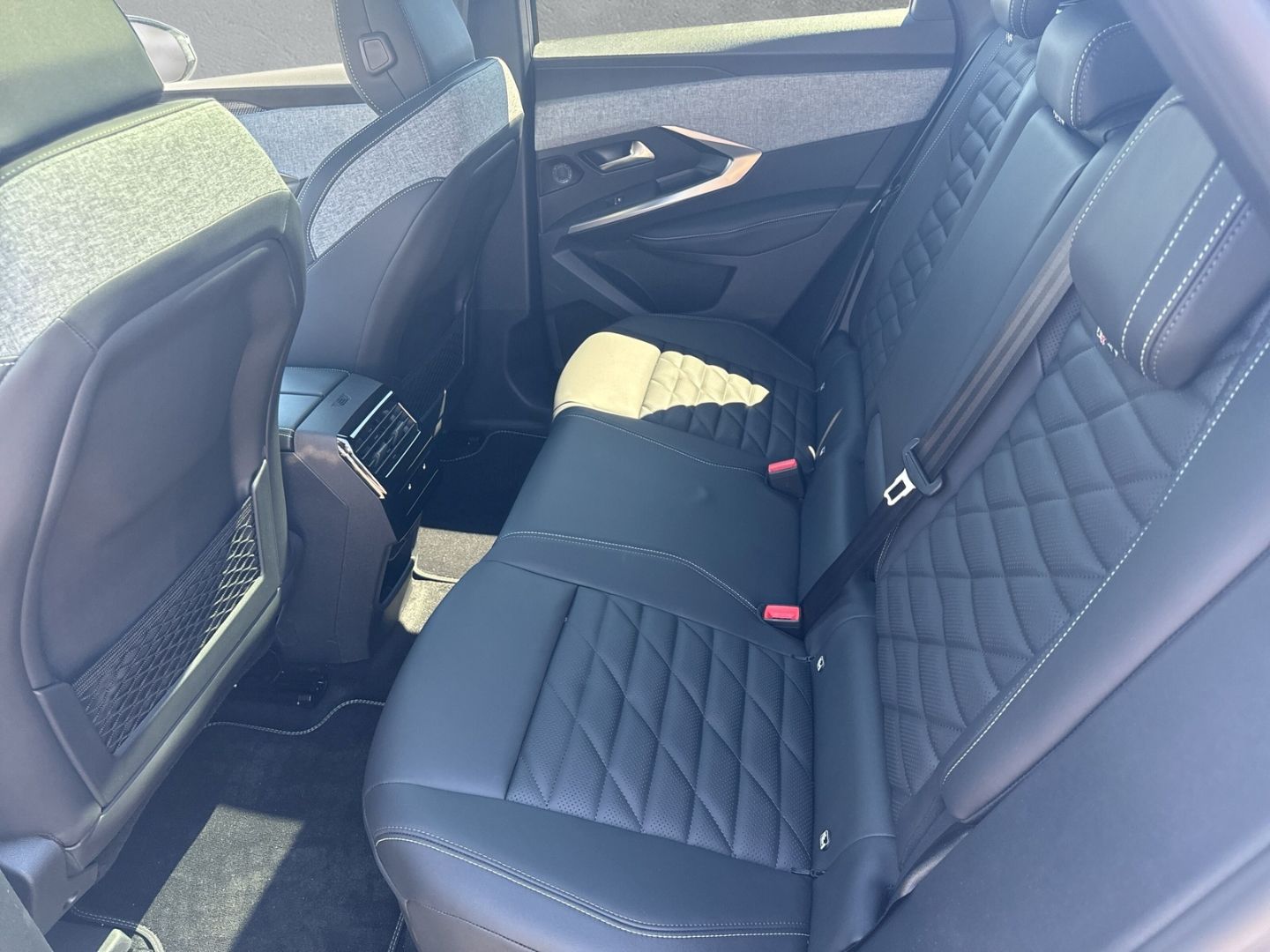 Fahrzeugabbildung Peugeot 3008 Elektromotor 210 GT *Vollleder*360°Kamera*
