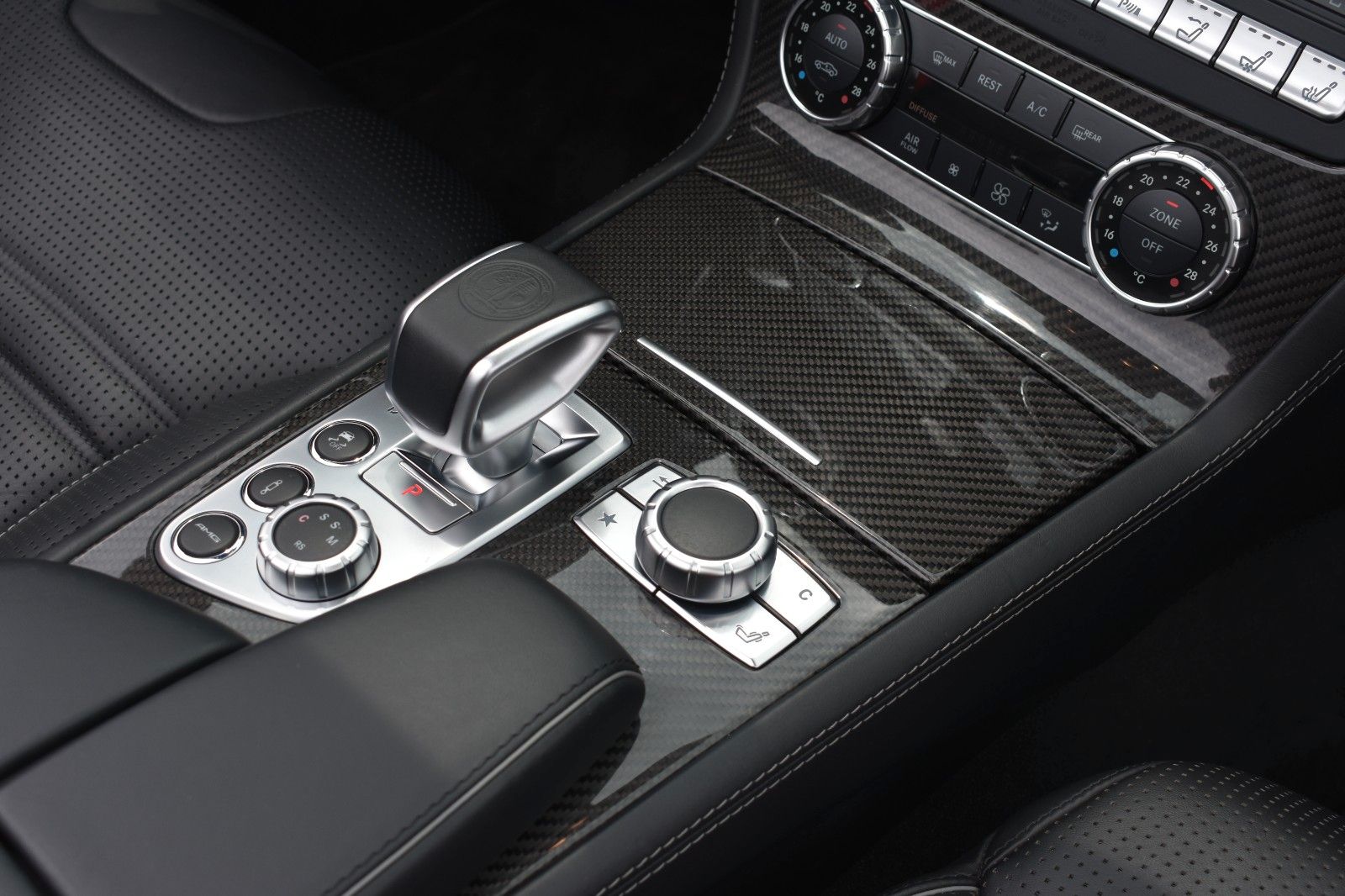 Fahrzeugabbildung Mercedes-Benz SL 63 AMG Carbonp.B&O Keramikbre. Softclose Gara