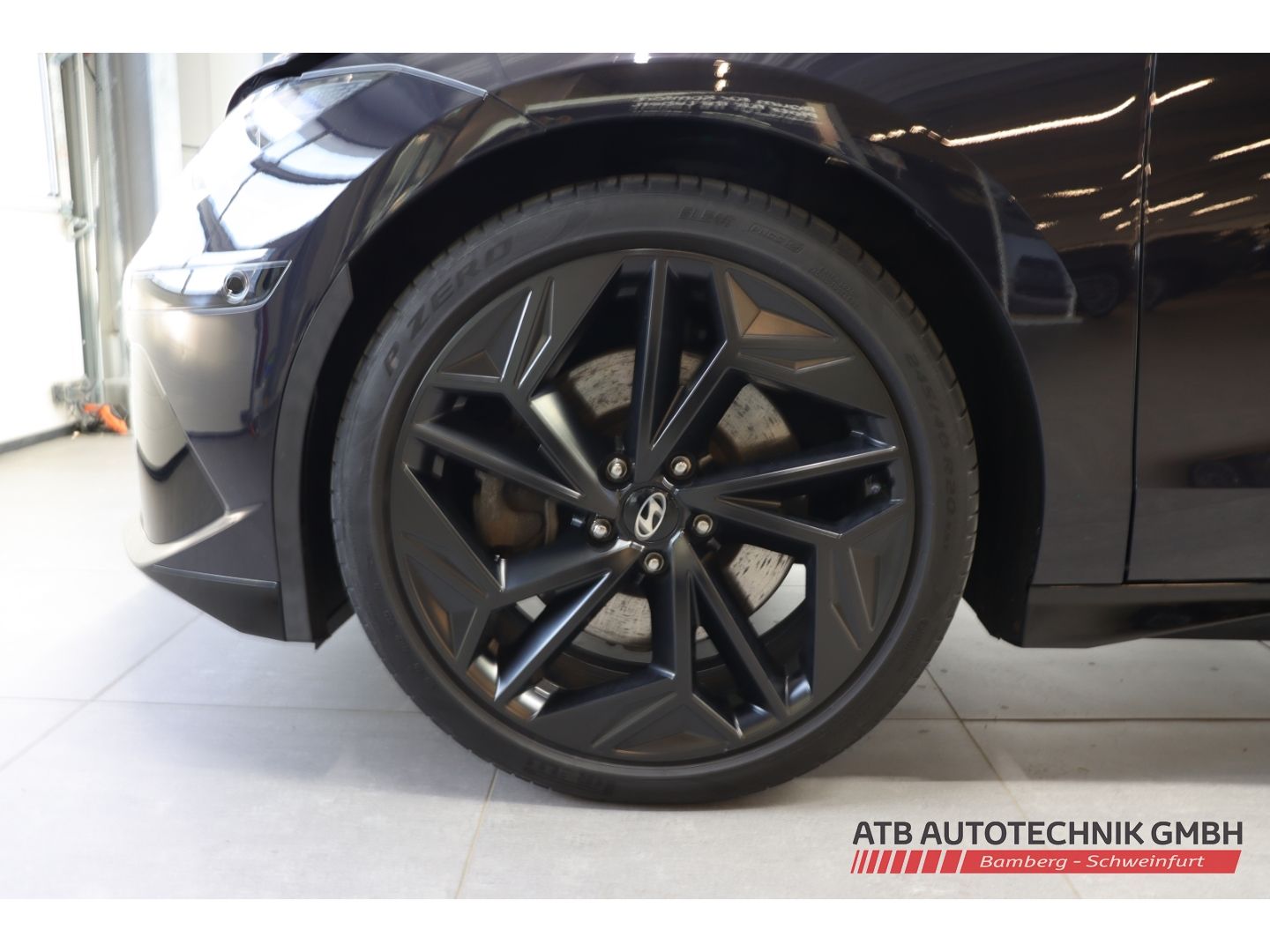 Fahrzeugabbildung Hyundai IONIQ 6 First Edition 77,4 kWh 4WD SOH 95,8% Nav