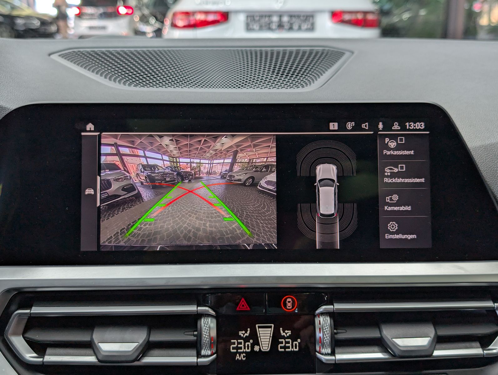 Fahrzeugabbildung BMW 320 i Sport Line Shadow H&K PANO ACC LEDER KAM
