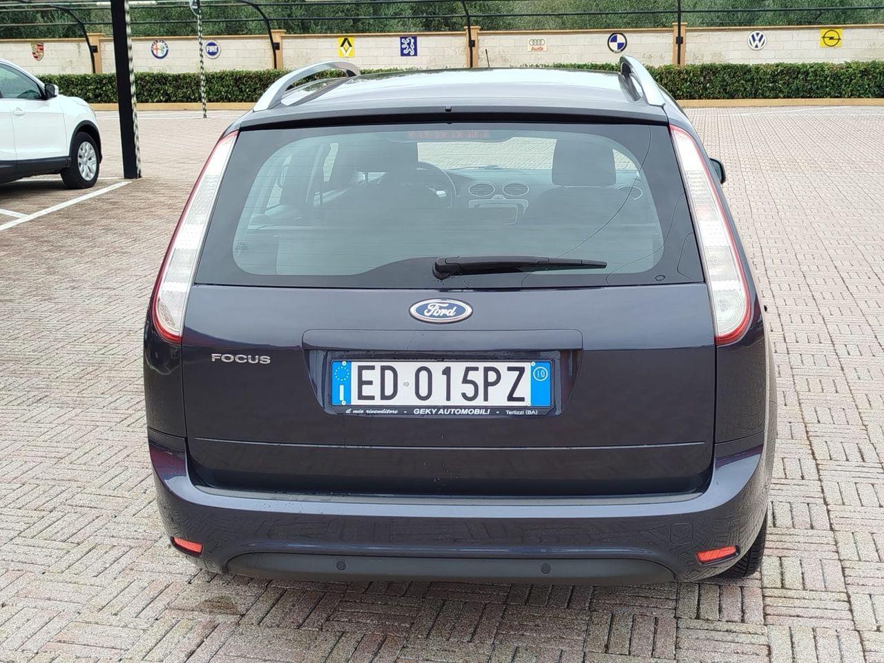 Ford Focus 2010 — photo 12