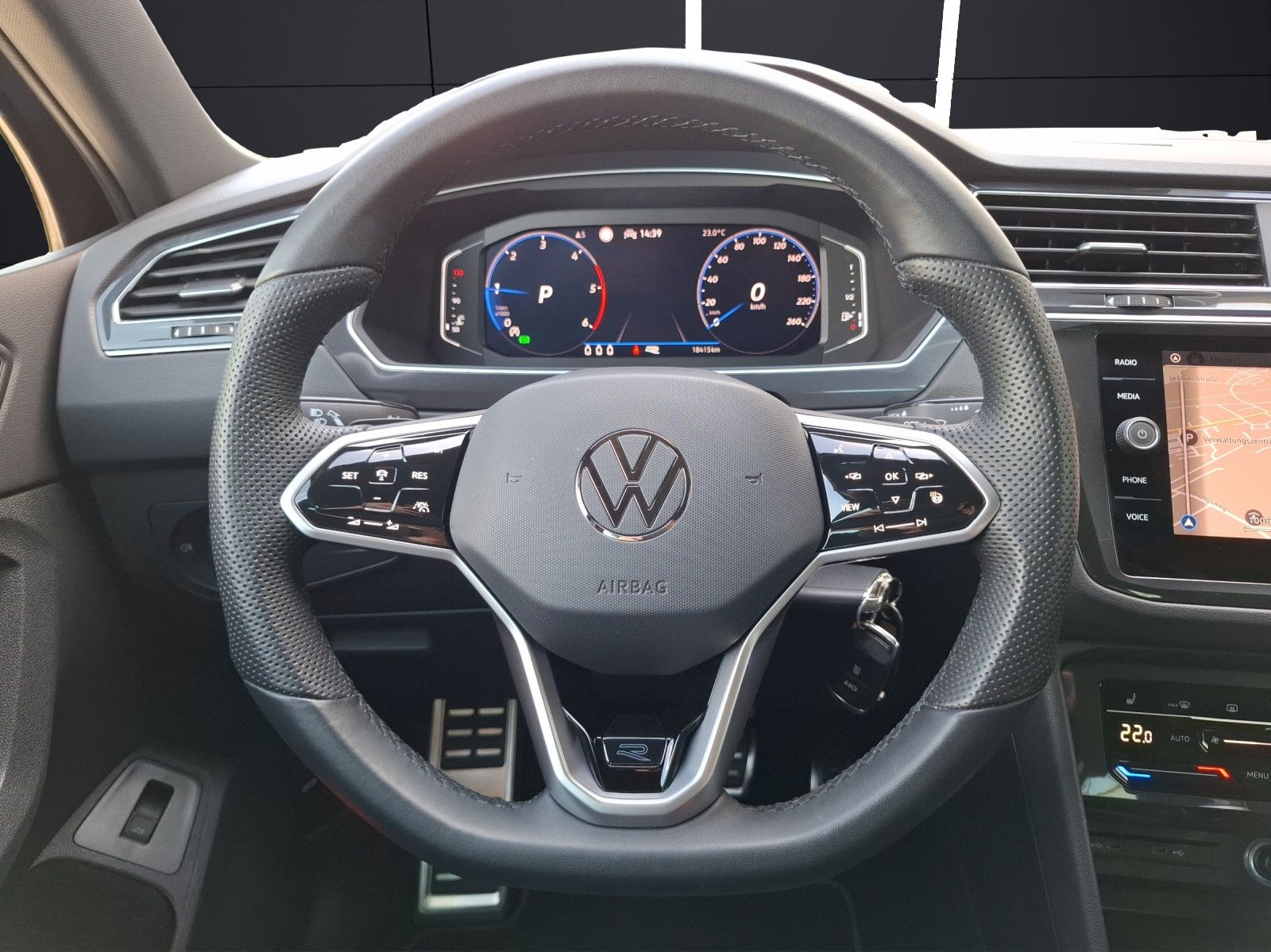 Fahrzeugabbildung Volkswagen Tiguan TDI R-Line DSG STH AHK LED AID ACC RFK 20