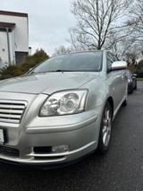 Toyota Avensis T25. 2.0 - Toyota Avensis aus 2005: Kombi
