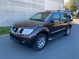 Nissan Pathfinder 3.0 dCi LE*4x4*7Sitze*Leder*TÜV 09.27 - Nissan Pathfinder mit Anhängerkupplung