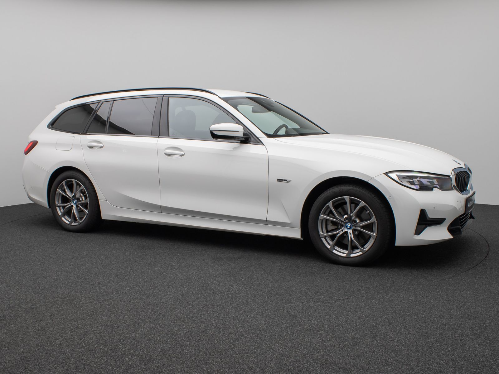 Fahrzeugabbildung BMW 320e  Sport Line DAB HiFi CockPitPro PDC Alarm