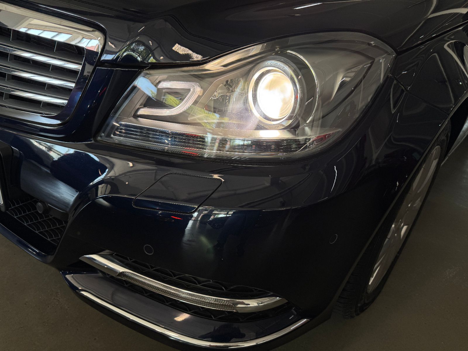 Fahrzeugabbildung Mercedes-Benz C 250 CGI BE 7GT ELEGANCE COMAND ILS KAMERA 1.VB