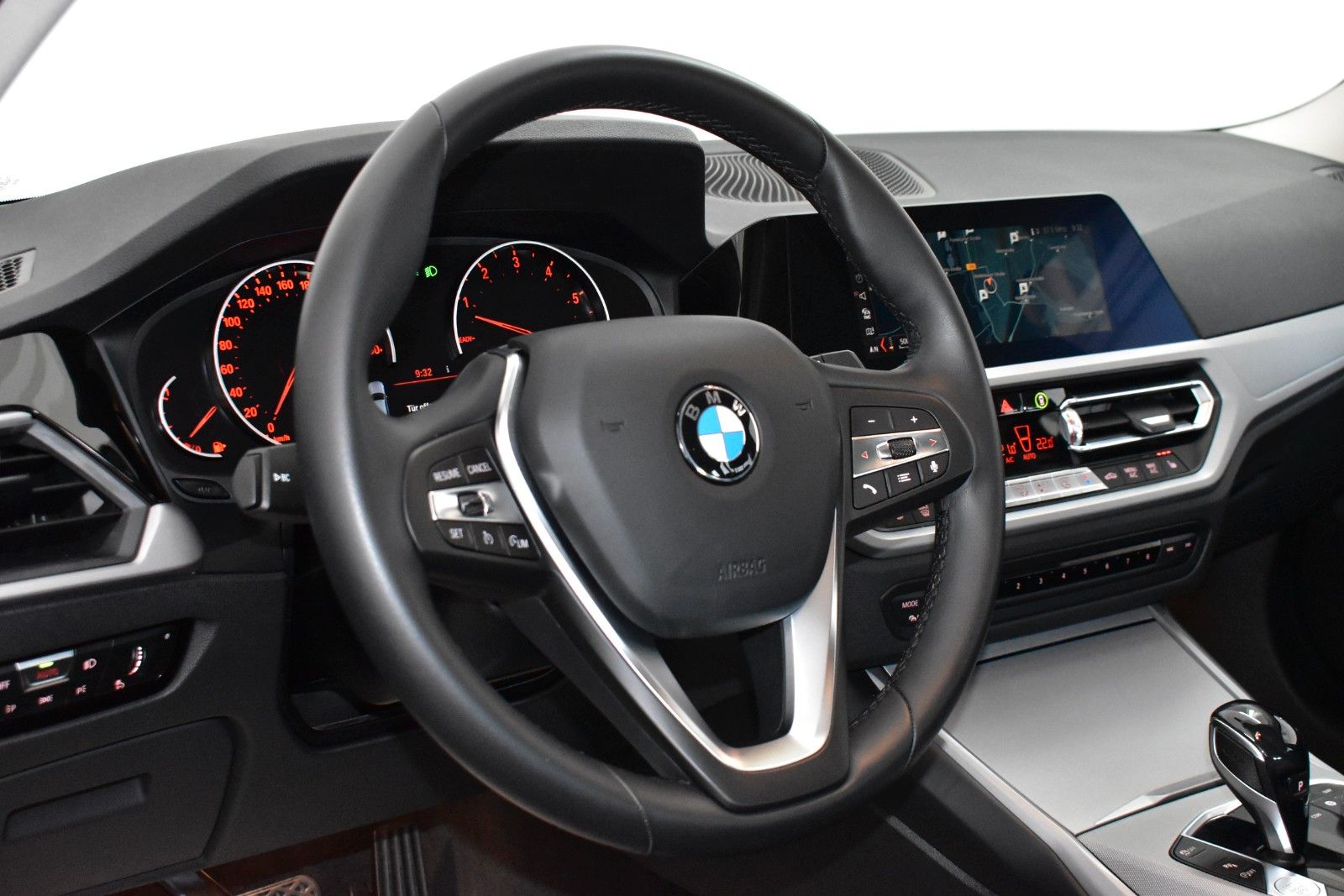 Fahrzeugabbildung BMW 330iA Touring T.Leder,Navi,LED,SH,AHK,Live Cock+