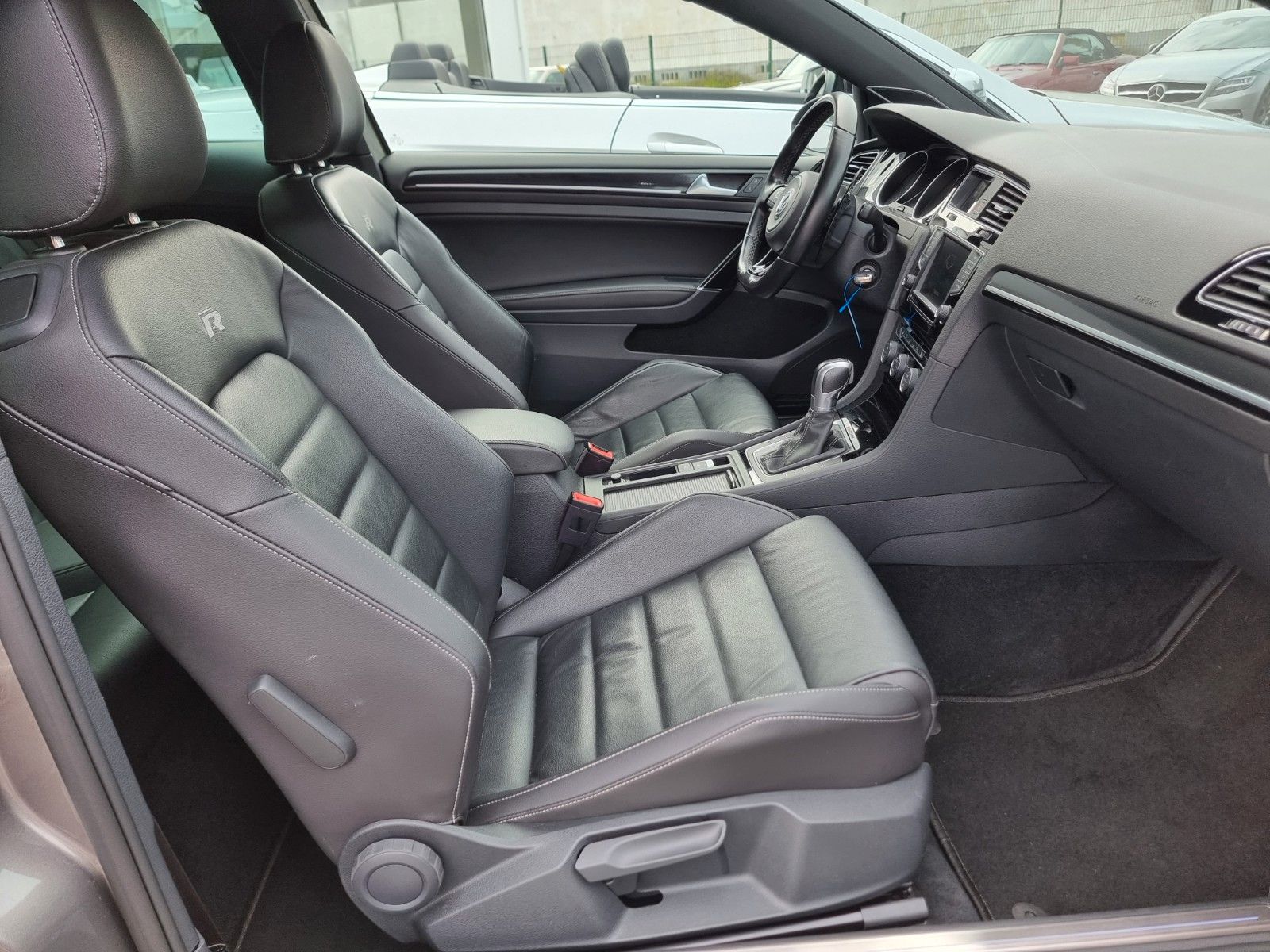 Fahrzeugabbildung Volkswagen Golf R by MTR/520 PS/Sleeper/Extrem schnell