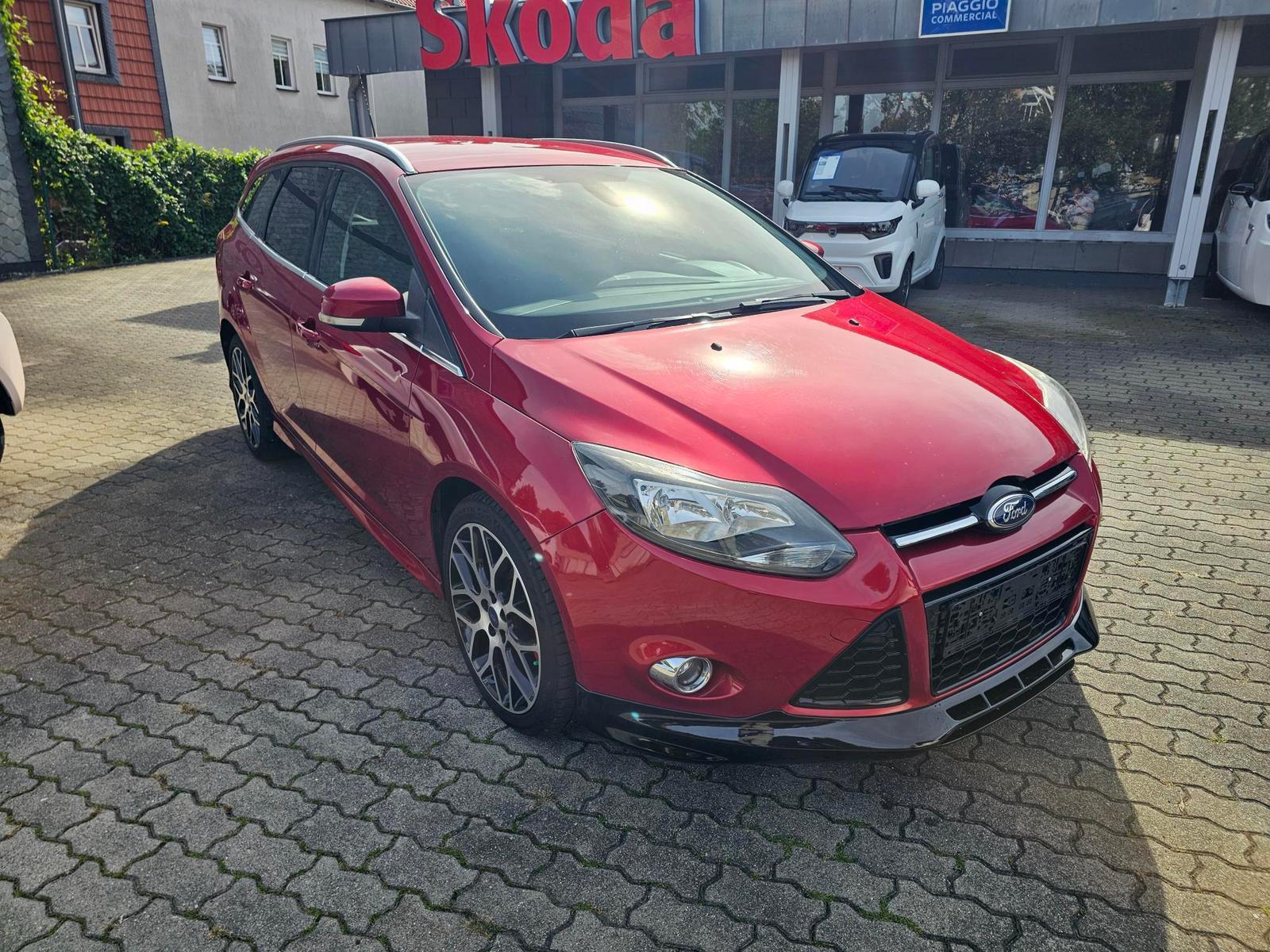Ford Focus 2013 — rear view