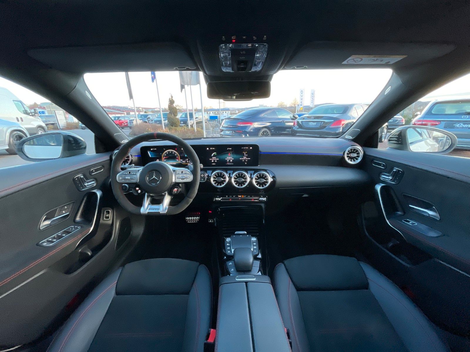 Fahrzeugabbildung Mercedes-Benz CLA 45 S AMG+Aero+Pano+HUD+Burm+Memory+MultiB