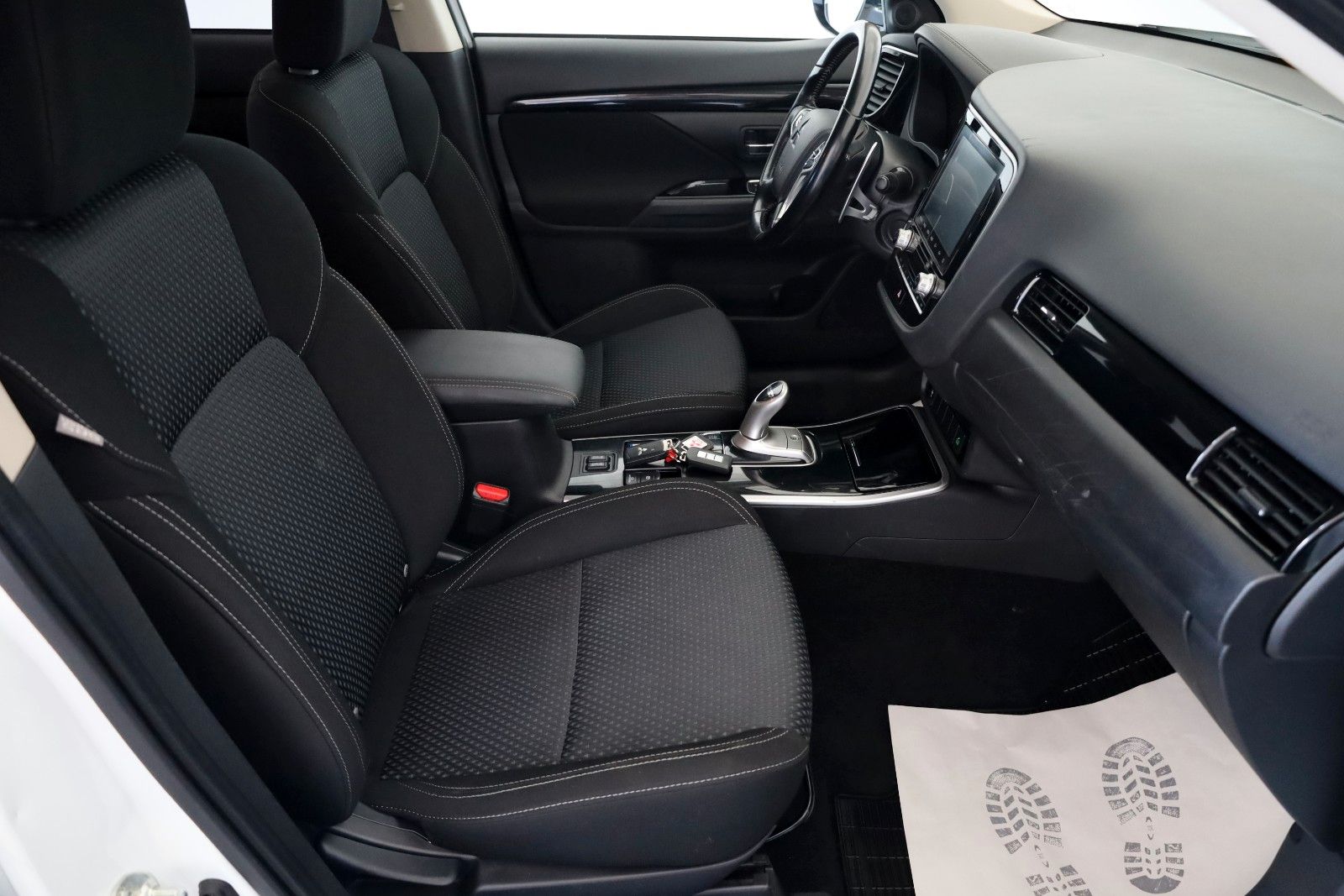 Fahrzeugabbildung Mitsubishi Outlander PHEV 4WD SH,PDC,Kamera,AHK,SR+WR