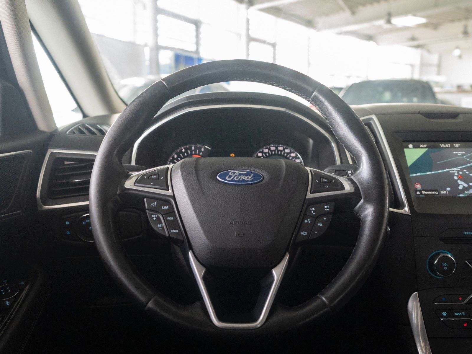 Fahrzeugabbildung Ford S-MAX Titanium Neuer Motor!/WINTER-P./NAVI/PDC