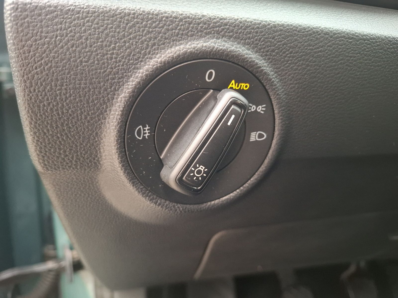 Fahrzeugabbildung Volkswagen T-Roc TSI Life LED Navi AID Park-Assist SH LM