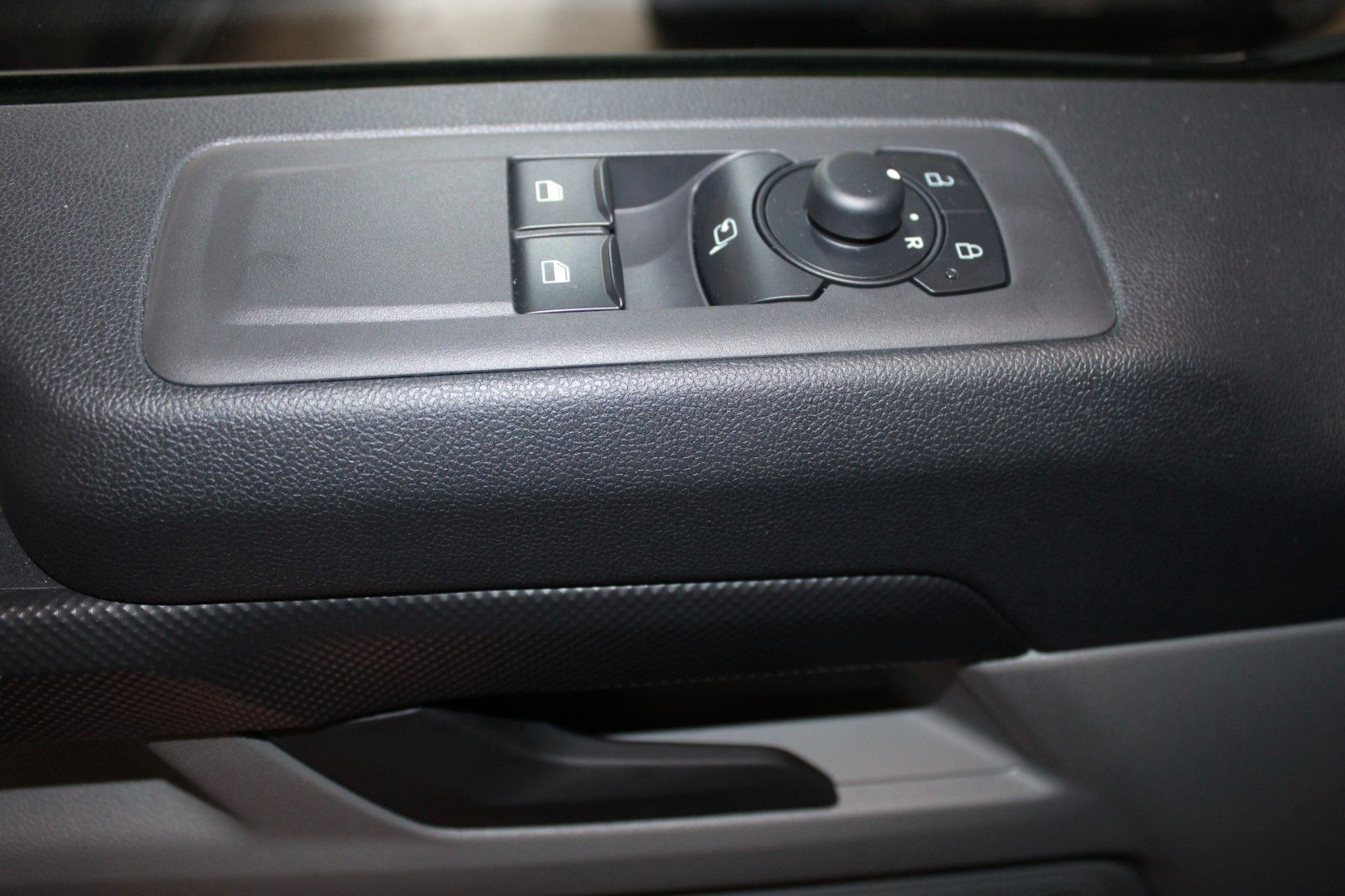 Fahrzeugabbildung Ford Transit Custom TREND L2 Kasten LED NAVI ACC uvm.
