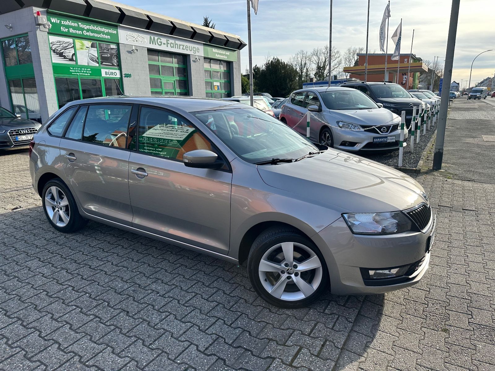 Fahrzeugabbildung SKODA Rapid Spaceback Cool Edition 1-HAND KLIMA PDC