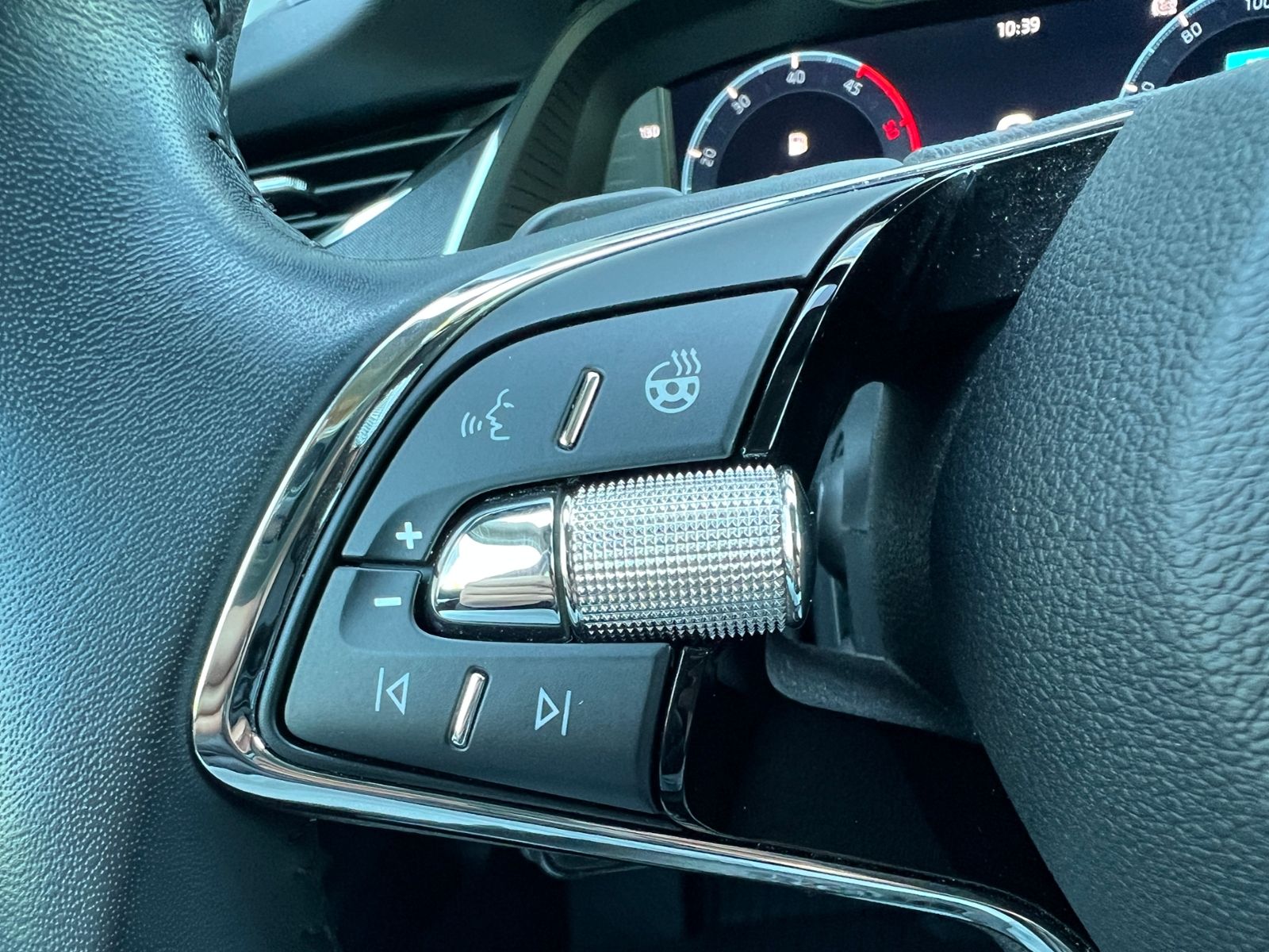 Fahrzeugabbildung SKODA Octavia III Combi Style 2.0 TDI DPF DSG *LED; AH