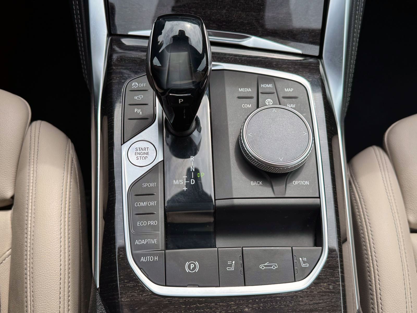 Fahrzeugabbildung BMW M440i xDrive Cabrio 360° PDC ACC LASER HUD H&K