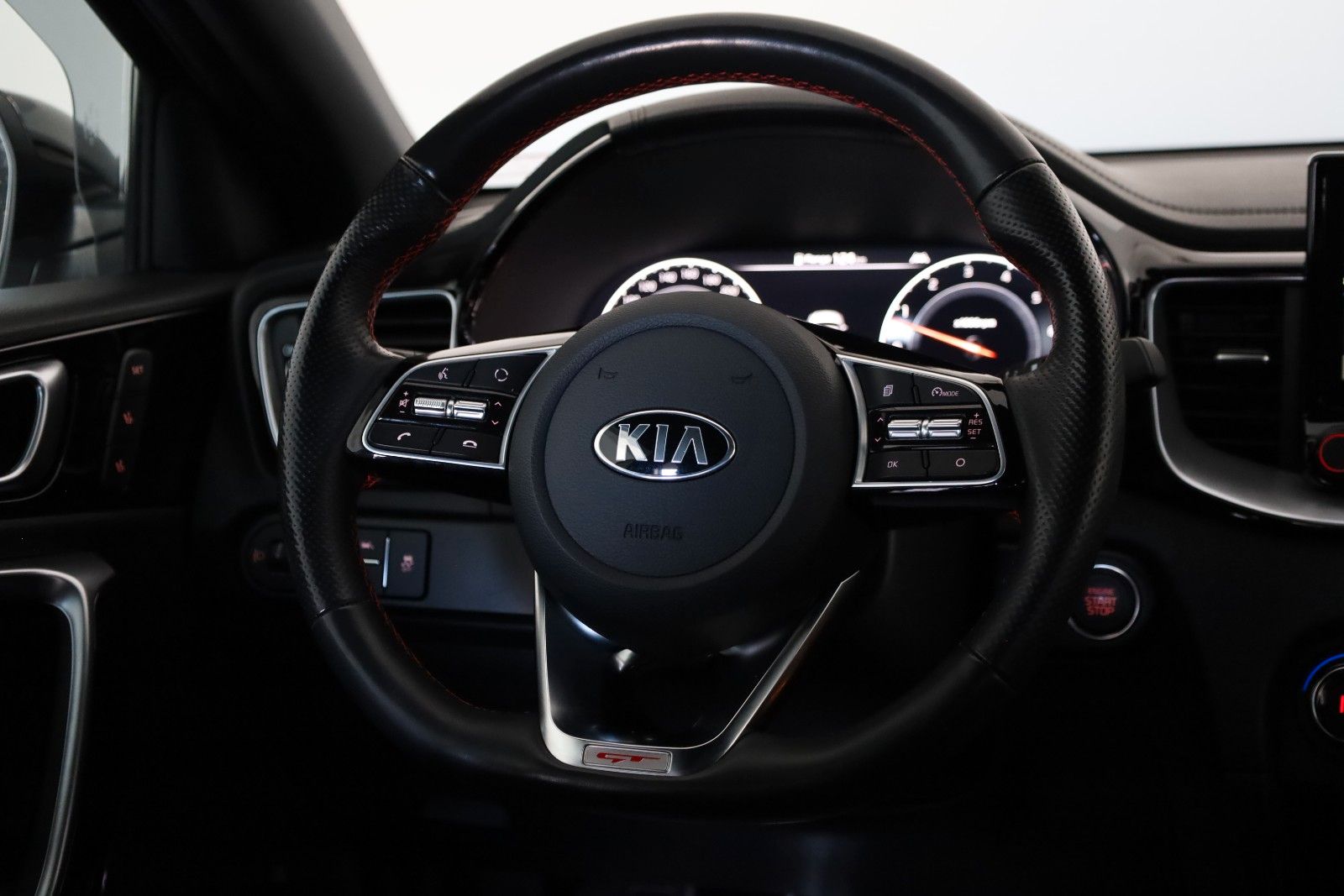 Fahrzeugabbildung Kia cee'd / Ceed GT, T.Leder,Navi,LED,SH,JBL +WR