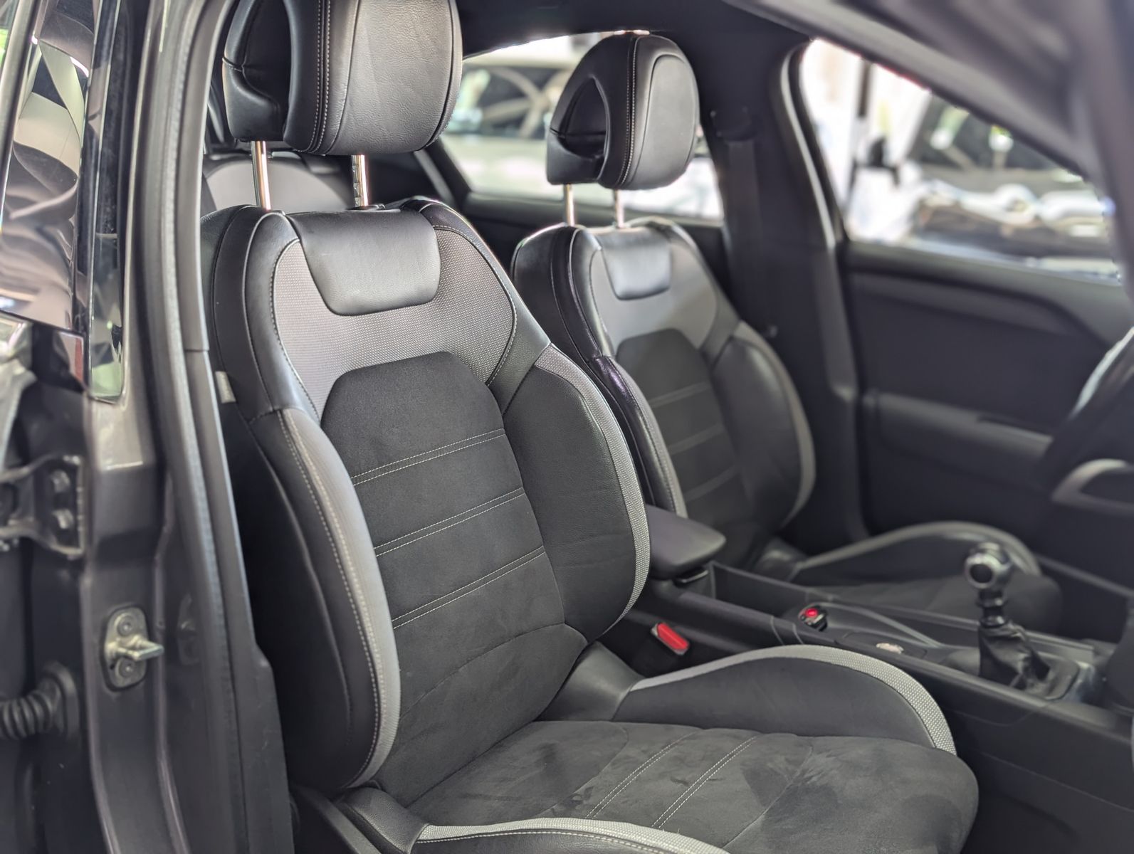 Fahrzeugabbildung DS Automobiles DS4 1.2 PureTech Basis MFL KAM TEMP SHZ PDC ALU1