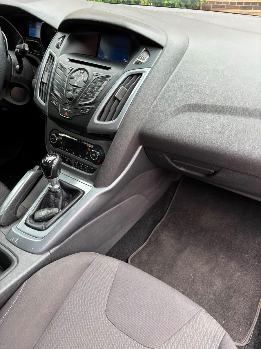 Ford Focus 2011 — engine 150 HP (110kW)